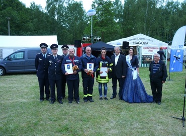 Sven Wochnik, Benjamin Böhm und Susanne Ragotzky nach ihrer Auszeichnung mit dem Ehrenzeichen des Kreisfeuerwehrverbandes e.V.