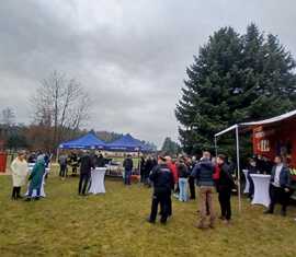 Spatenstich am 1.Dez.2025 in Jerischke zum Bau des neuen Gerätehaus, Biomassehof Wonneberger sorgte für einen passenden Rahmen.