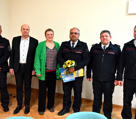 v.l.n.r..: Kamerad Silvio Rotter (Stellv. Gemeindewehrführer), Dieter Perko (Bürgermeister), Steffi Dubrau (Vorsitzende Gemeindevertretung), Kamerad Peter Stephan (Stellv. Gemeindewehrführer), Kamerad Voigt (Gemeindewehrführer), Kamerad Sven Murkisch (Stellv. Gemeindewehrführer)