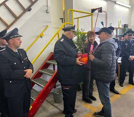 Bürgermeister Neiße-Malxetal gratuliert Ortswehrführer Michael Drüsedau