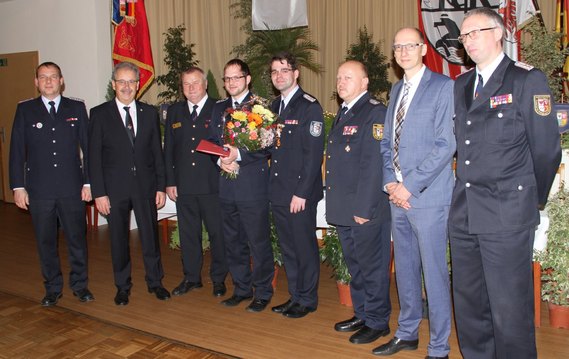 Nico Hammel im Kreis der Gratulanten