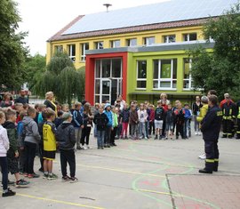 Vor Beginn des Aktionstages gibt es eine kleine Einführung für die künftigen BrandschutzexpertInnen