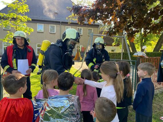 Realistische Einsatzübung in der Kita „Wirbelwind“ in Bohsdorf - Amt Döbern Land