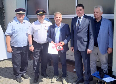 vlnr: Kreisbrandmeister Stefan Grothe, LVF-Vizev Daniel Brose, Bernd Starick, Bürgermeister Ralph Homeister, Amtsdirektor Norbert Krüger
Autor: Robert Buder, KFV SPN e.V.