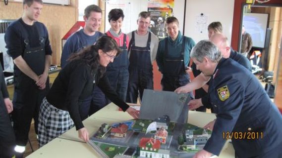 Übergabe des Diorama