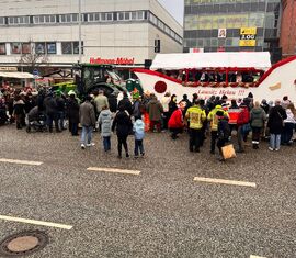 Gemeinsame Führungsunterstützung sichert Karnevalsumzug in Cottbus ab