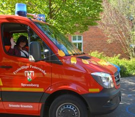 Neues Feuerwehrfahrzeug in Graustein in Dienst gestellt