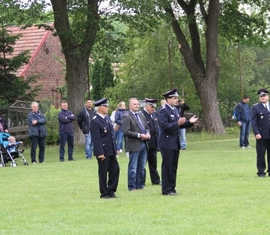 Vorsitzender des Kreis&shy;feuerwehr&shy;verbandes Spree-Neiße e.V. überbringt seine Grußworte während der Eröffnung der Stadtmeisterschaften