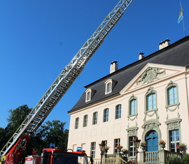 Übung Branitzer Schloss, fiktives Feuer im Dachstuhl