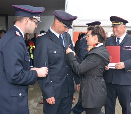 vlnr: Robert Buder (Vorsitzender KFV SPN), Sandro Rösner, Birgit Zuchold (Bürgermeisterin), Werner-Siegwart Schippfel (Präsident LFV BB)