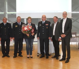 v.l. Wolfhard Kätzmer (Kreisbrandmeister), Werner-Siegwart Schippel (LFV Präsident), Sybille Bennewitz (OW Kunersdorf), Siegmund Rückmann (stell. Vorsitzender KFV), Jens Handreck (allgemeiner Stellvertreter des hauptamtlichen Bürgermeisters der Stadt Forst (Lausitz)) und Carsten Billing (Dezernet für Wirtschaft, Finanzen, Ordnung, Sicherheit und Verkehr des LK SPN)