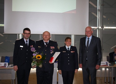 Kreisbrandmeister Kamerad Stefan Grothe wurde mit dem Deutschen Feuerwehr-Ehrenkreuz in Silber ausgezeichnet.