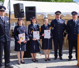Auszeichnung der Kameradinnen Silke Marrack, Kerstin Dreßler und Elvira Lehman mit dem EZ der LJF in Bronze