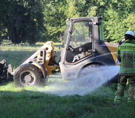 Löschangriff brennender Radlader im Schloss Branitz