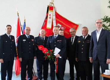 vlnr: Karsten Magister (Gemeindewehrführer Neuhausen), Siegmund Rückmann (Stellvertretender Vorsitzender des KFV), Stefan Grothe (Kreisbrandmeister), Andreas Paulick, Frank Stolper (Abteilungsleiter MIK), Harald Altekrüger (Landrat SPN), Werner-Siegwart Schippel (Präs. LFV BB), Carsten Billing (Ordnungsdezernent Landkreis)