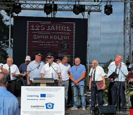Appell und Grußworte der Gäste. Am Rednerpult links OWF Wonneberger, rechts Amtswehrführer Mudra