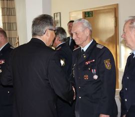 50 Jahre Freiwillige Feuerwehr - Kreisbrandmeister a.D. Kam. Fritz Richter wird ausgezeichnet.