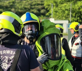 Gefahrgutübung der Feuerwehr – GAMS-Regel im Ernstfall trainiert
