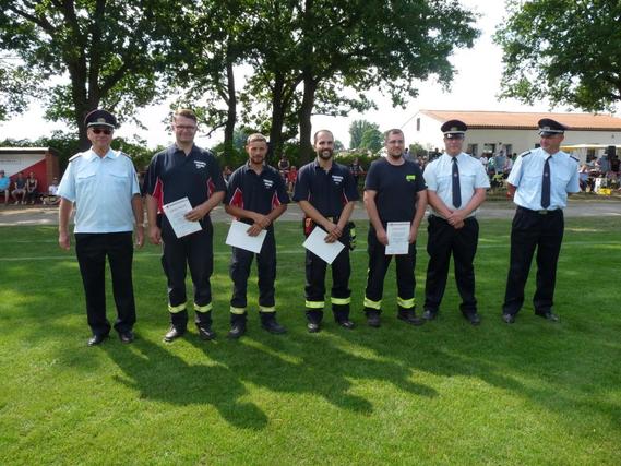 Die Ausgezeichneten mit Siegmund Rückmann (links)