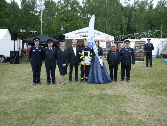 Stefan Natusch nach seiner Auszeichnung mit dem Ehrenzeichen der Landesjugendfeuerwehr Brandenburg in Bronze