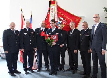 vlnr: Stefan Grothe (Kreisbrandmeister), Siegmund Rückmann und Jörg Fischer (Stellvertretende Vorsitzende des KFV), Robert Buder, Frank Stolper (Abteilungsleiter MIK), Harald Altekrüger (Landrat SPN), Werner-Siegwart Schippel (Präs. LFV BB), Carsten Billing (Ordnungsdezernent Landkreis)