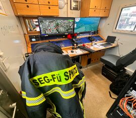 Gemeinsame Führungsunterstützung sichert Karnevalsumzug in Cottbus ab