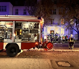 Löschgruppenfahrzeug Forst Süd als eine der Ersteintreffenden Einheiten bei der Herbstübung in der Klinik Lausitz Forst