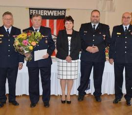 Ehrenmitglied Dietmar Lehmann (FF Gosda II) wurde die Silberne Ehrennadel des Deutschen Feuerwehrverbandes verliehen.