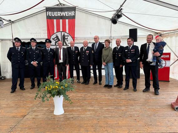 Ortswehrführung Gahry, Amtswehrfürhung, Amtsdirektorin, Ministerpräsident Woidke und Vertreter des KFV beim 100 Jährigen Jubiläum der Feuerwehr in Gahry