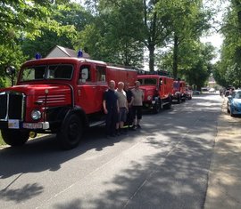 Mit den historischen Fahrzeugen ging es nach Dänemark