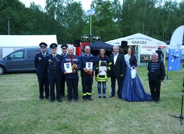 Sven Wochnik, Benjamin Böhm und Susanne Ragotzky nach ihrer Auszeichnung mit dem Ehrenzeichen des Kreis­feuerwehr­verbandes e.V.