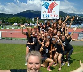 Die Mädels des Team Brandenburg in der Wettkampfstätte Stadion Lind.