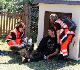 Während der Vorführung zur Unfallrettung, suchte die Rettungshundestaffel eine weiter am "Unfall" beteiligte Person und fand diese auch kurze Zeit später