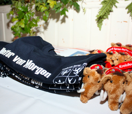 Die Helfer von Morgen bekommen neben dem T-Shirt das Maskottchen des Kreises