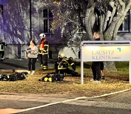 Ablage Pressluftatmer bei der Herbstübung in der Klinik Lausitz Forst