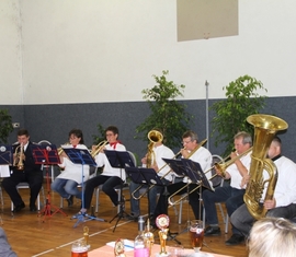 Groß Bademeuseler Blechkannen bei der Festsitzung