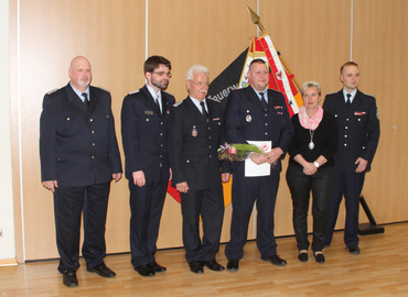 Vlnr: Carsten Brudek (stellv. KBM), Robert Buder (Vorsitzender KFV SPN), Andreas Britze (Stadtwehrführer), Thomas Aldermann, Simone Taubenek (Bürgermeisterin), Matthias Geigk (Leiter Untervand II KFV)