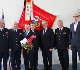 vlnr: Siegmund Rückmann (Stellvertretender Vorsitzender des KFV), Stefan Grothe (Kreisbrandmeister), Edgar Maetschke, Frank Stolper (Abteilungsleiter MIK), Harald Altekrüger (Landrat SPN), Werner-Siegwart Schippel (Präs. LFV BB), Carsten Billing (Ordnungsdezernent Landkreis)