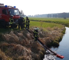 Aus dem schwarzen Fließ wurde das Wasser entnommen