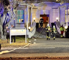 Angriffstrupp geht in die Klinik Lausitz Forst bei der Herbstübung
