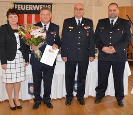 Gerd Krautz (FF Turnow), ausgezeichnet mit den Ehrenzeichen des Kreis­feuerwehr­verbandes Spree-Neiße e.V.
