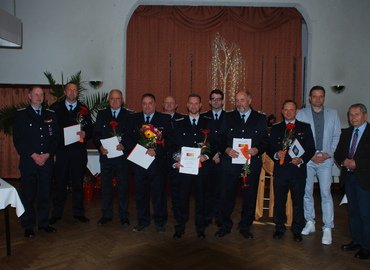 Die Kameraden Hagen Dommaschk (OW Drekbau/Kausche und Casel), Frank Halka (OW Laubst) und Thomas Zademach (OW Drebkau/Kausche) sowie die Kameraden Thomas Röthig (OW Siewisch), Sven Oelsner (OW Leuthen) und Fabian Stelzer (OW Jehserig) wurden mit dem Ehrenzeichen des Kreis­feuerwehr­verbandes Spree-Neiße e.V. ausgezeichnet.