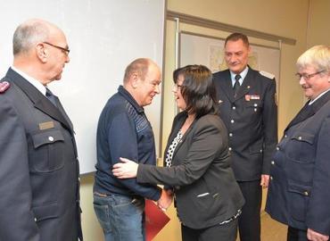 Vl: Der stellv. Vorsitzender Kam. Rückmann, Friedrich Wilhelm Schwanz, Bürgermeisterin Christine Herntier, Stadtbrandmeister Kam. Frank Balkow, Kreisbrandmeister Kam. Wolfhard Kätzmer