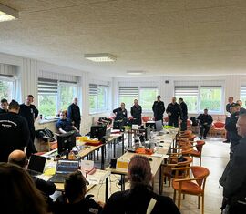 Wipfel-BRAND 2025, Samstag, Besichtigung der Stäbe: Hier der Führungsstab LDS
