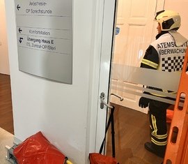 Patienten wurden aus verrauchten Bereich gerettet und in die Station 3 in Sicherheit gebracht