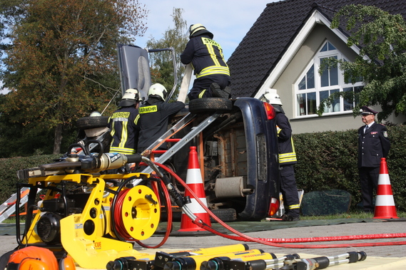 Schere und Spreizer kommen gleich zum Einsatz