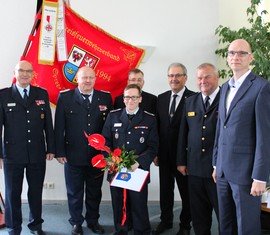 vlnr: Siegmund Rückmann (Stellvertretender Vorsitzender des KFV), Stefan Grothe (Kreisbrandmeister), Dominik Ernst, Frank Stolper (Abteilungsleiter MIK), Harald Altekrüger (Landrat SPN), Werner-Siegwart Schippel (Präs. LFV BB), Carsten Billing (Ordnungsdezernent Landkreis)