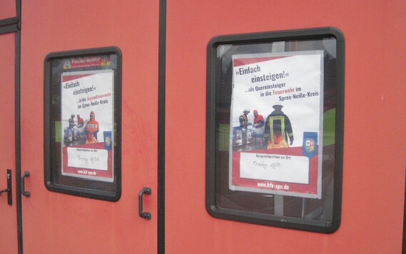 Plakate im Geräthaus Groß Oßnig