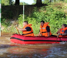 Spremberger Feuerwehr übt die Rettung verunfallter Personen auf dem Gewässer