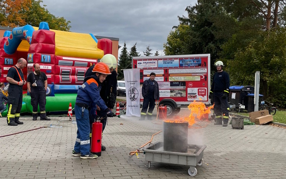 Hüpfburg und Feuerlöschtrainer waren begehrte Stationen